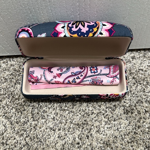 Vera Bradley Sun Glasses Case & Lense Cloth - Picture 3 of 4